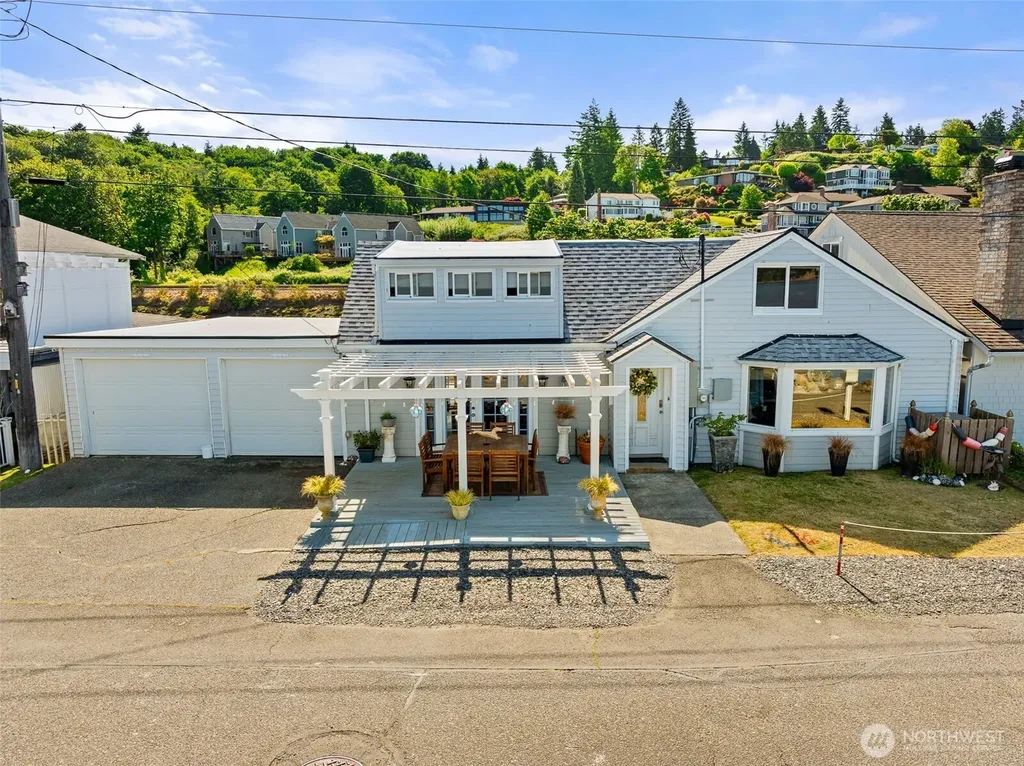 2423 Day Island Boulevard W University Place WA 98466