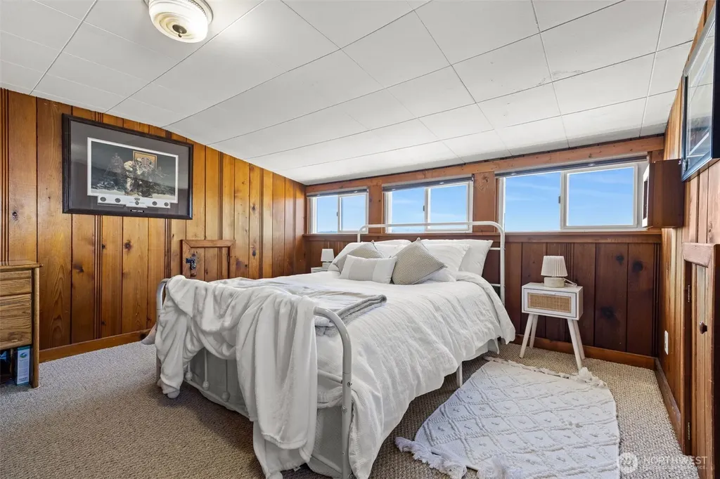 2423 Day Island Boulevard W University Place WA 98466