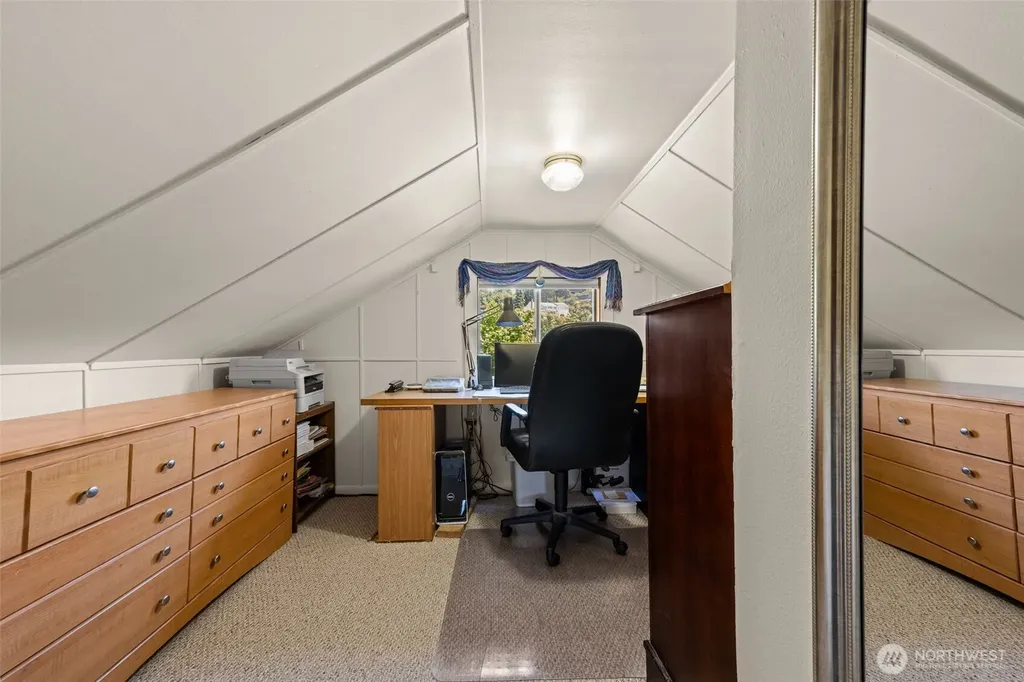2423 Day Island Boulevard W University Place WA 98466