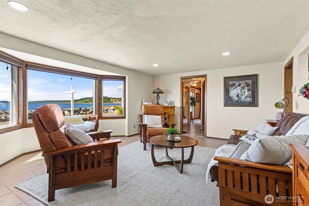 2423 Day Island Boulevard W University Place WA 98466