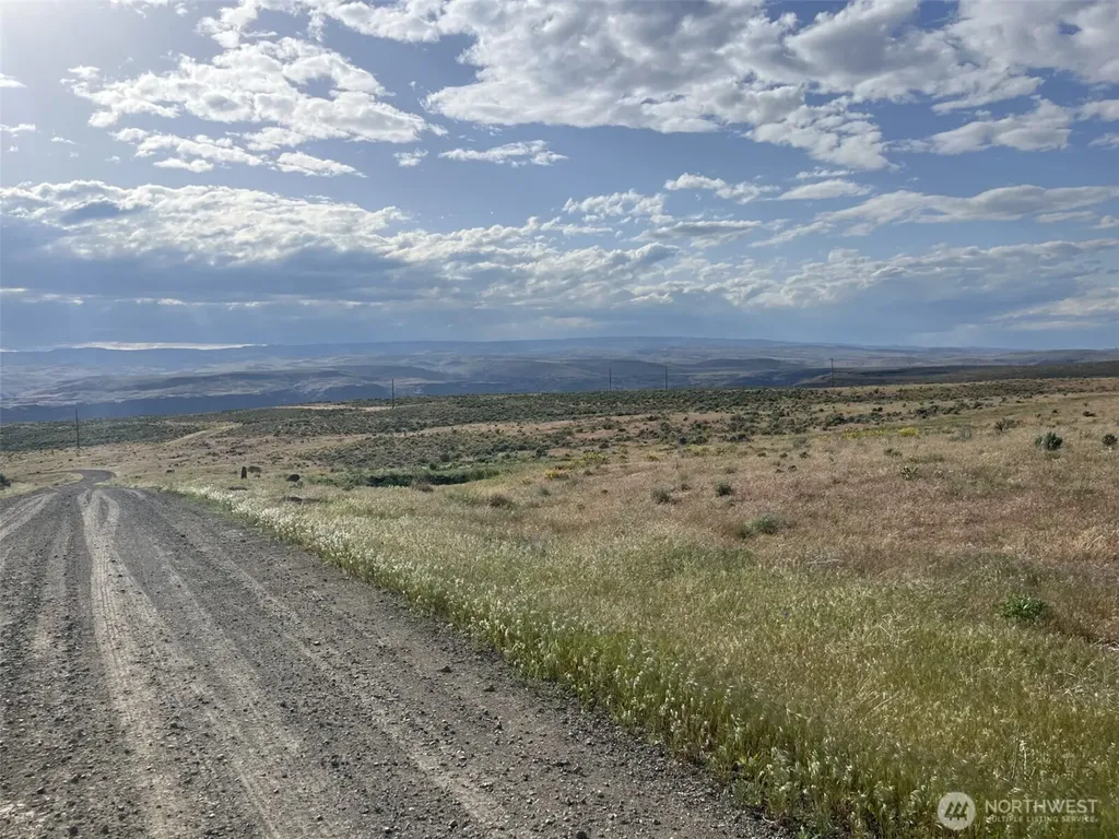 23290 SW Sage Loop Quincy WA 98848