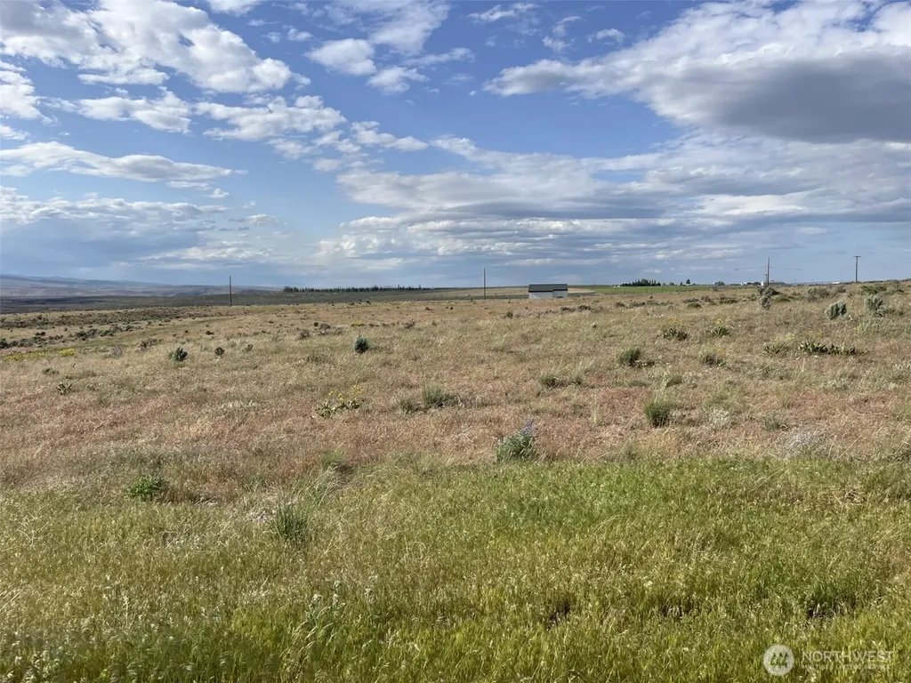 23290 SW Sage Loop Quincy WA 98848