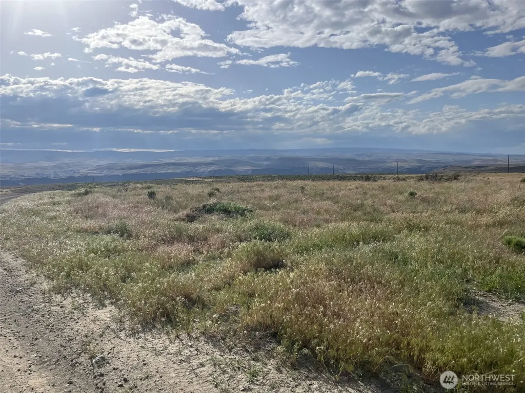 23290 SW Sage Loop Quincy WA 98848