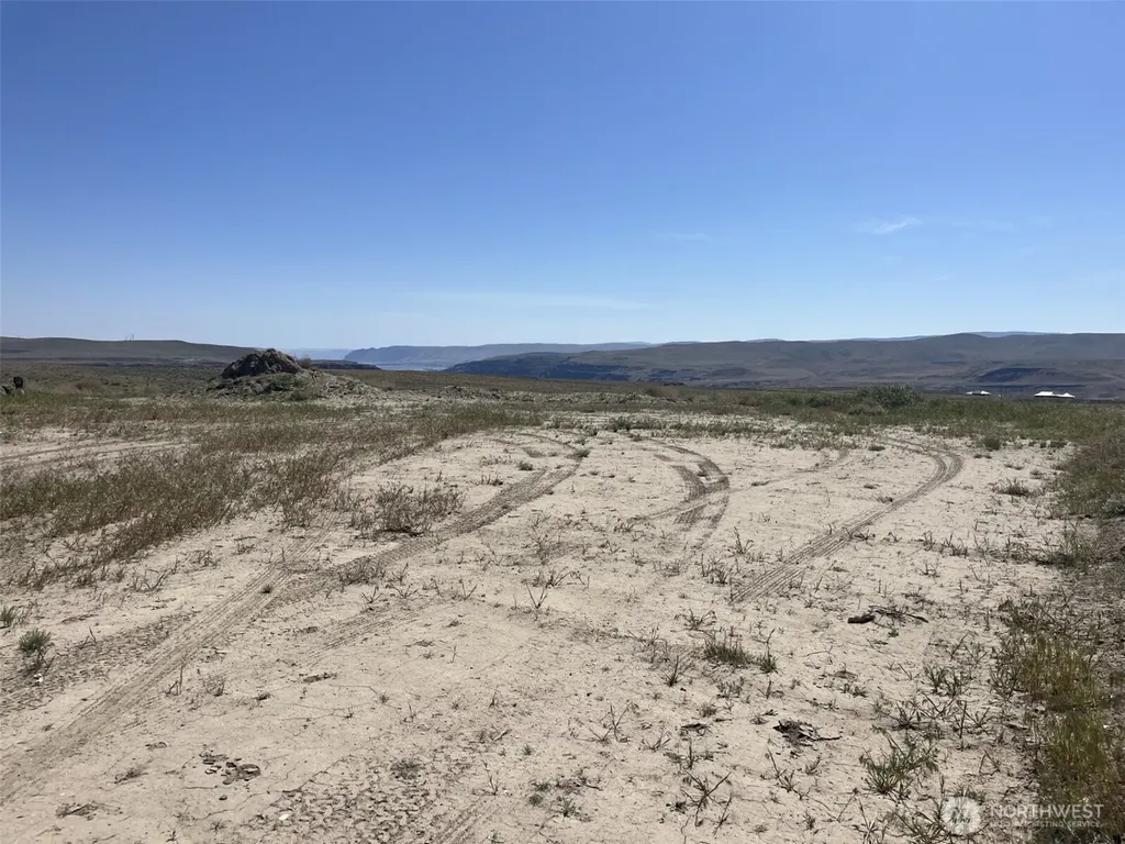 23289 SW Sage Loop Quincy WA 98848