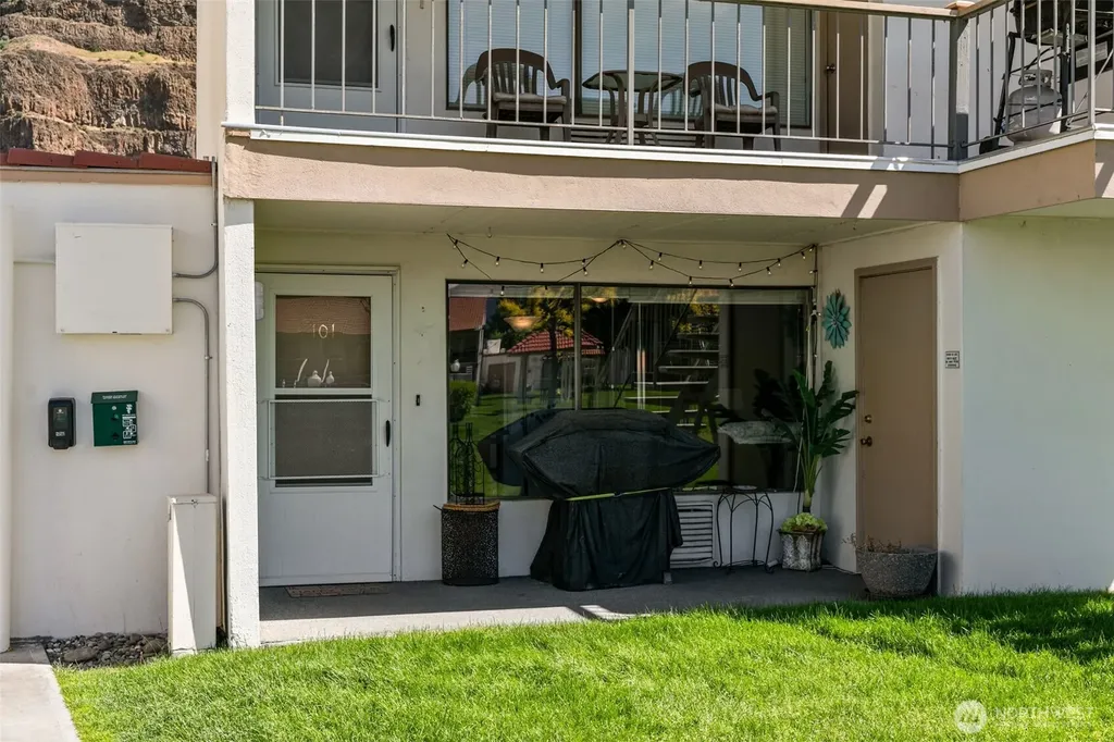8903 Crescent Bar Road NW Quincy WA 98848