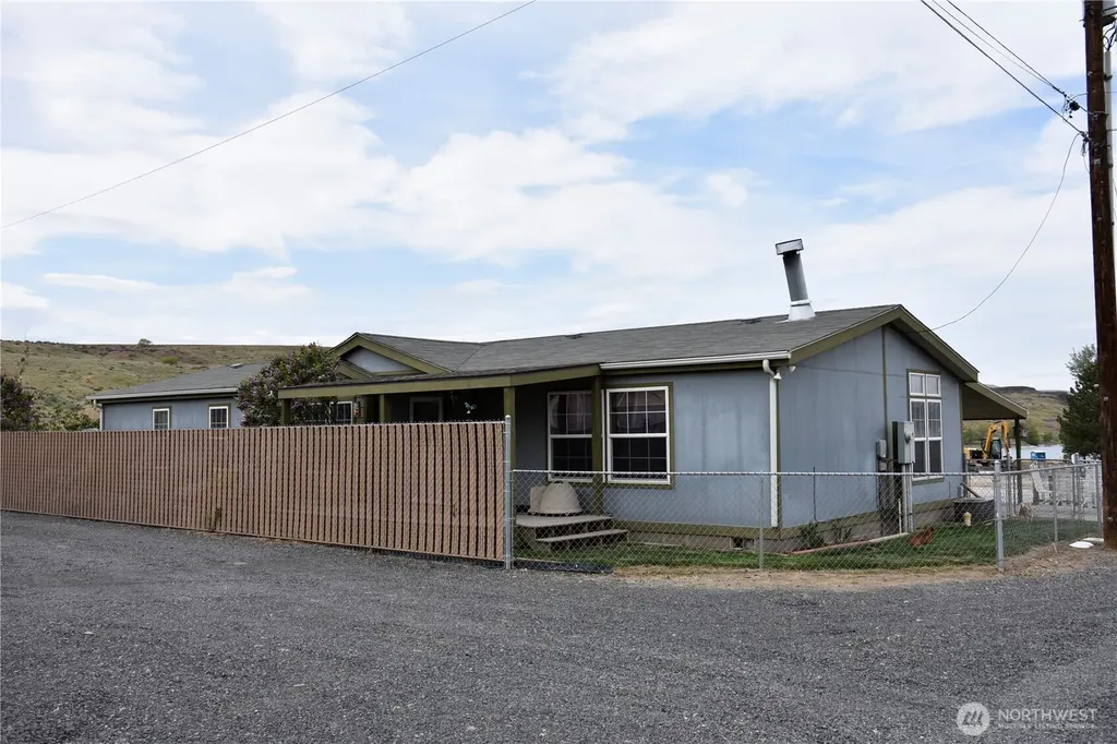 330 N Juniper Street Soap Lake WA 98851