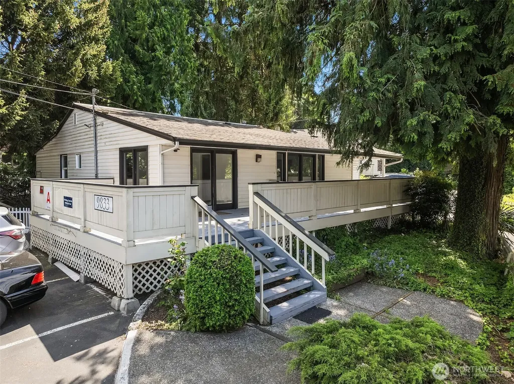 9833 NE 120th Place Kirkland WA 98034
