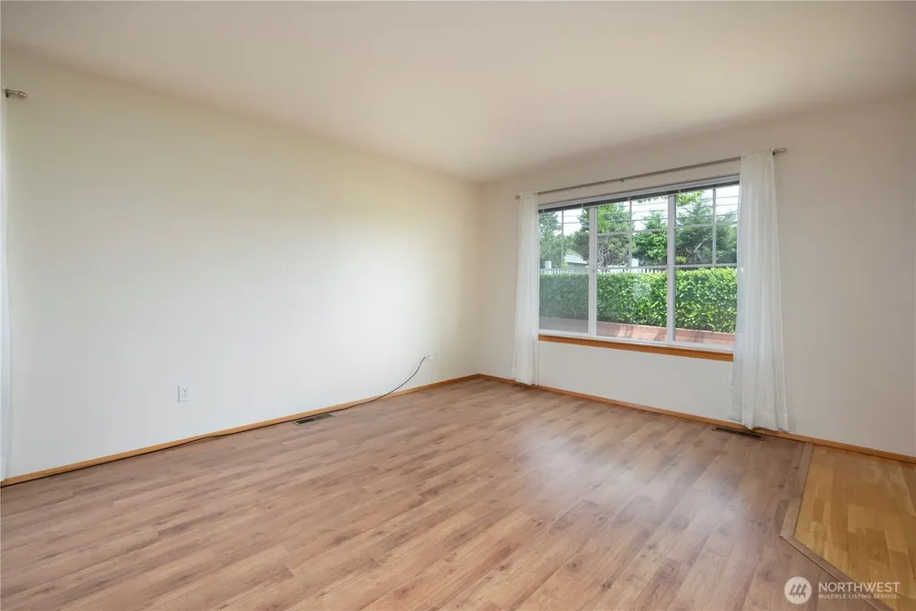 161 W Whidbey Avenue Oak Harbor WA 98277