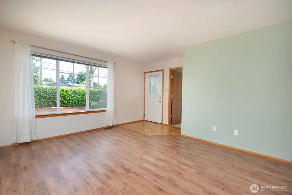 161 W Whidbey Avenue Oak Harbor WA 98277