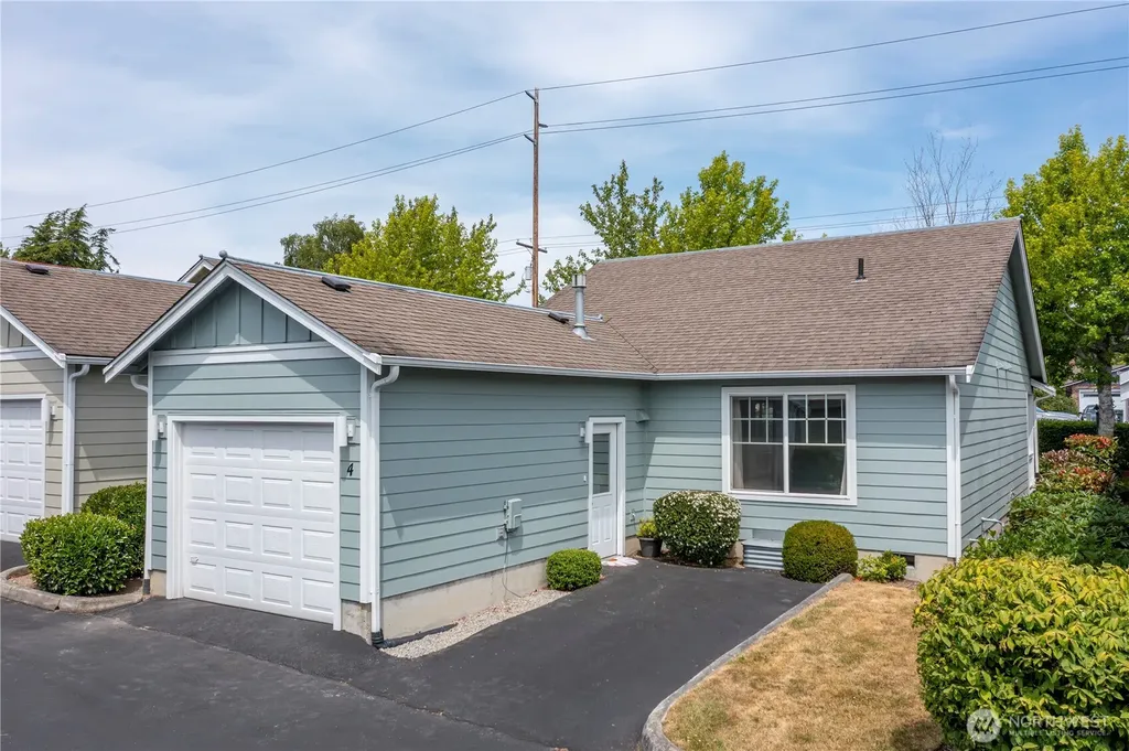161 W Whidbey Avenue Oak Harbor WA 98277