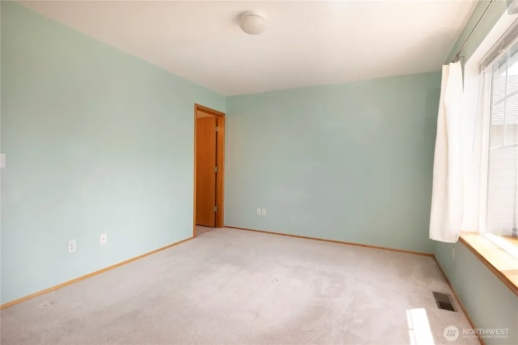 161 W Whidbey Avenue Oak Harbor WA 98277