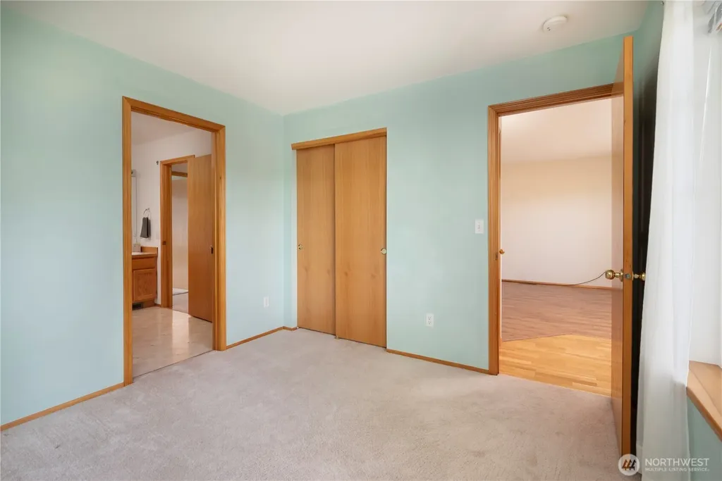 161 W Whidbey Avenue Oak Harbor WA 98277