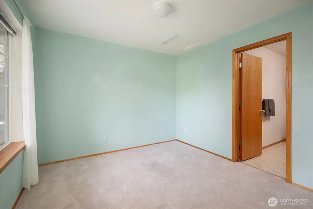 161 W Whidbey Avenue Oak Harbor WA 98277