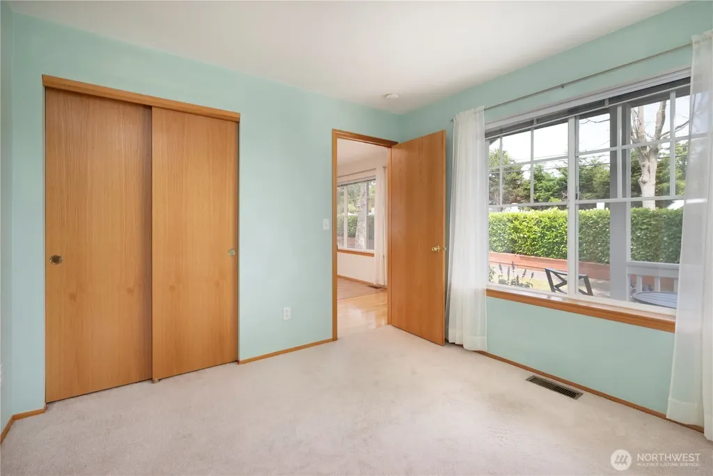161 W Whidbey Avenue Oak Harbor WA 98277