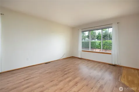 161 W Whidbey Avenue Oak Harbor WA 98277