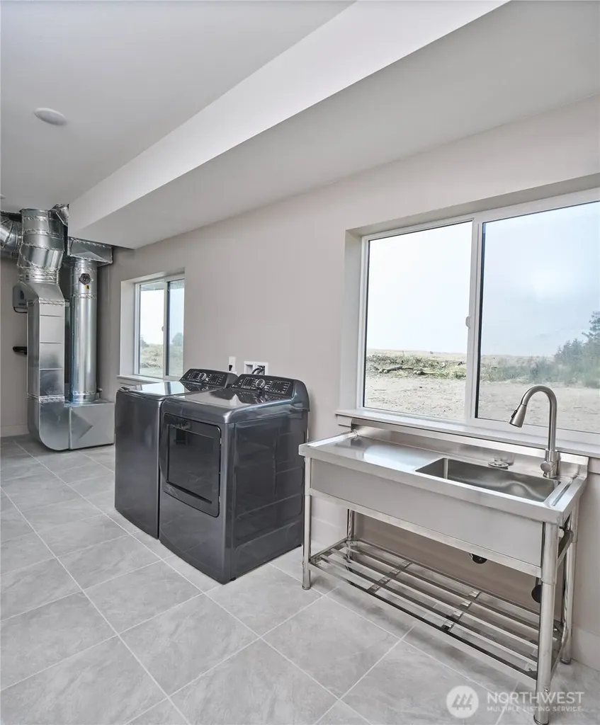 27208 J Lane Ocean Park WA 98640