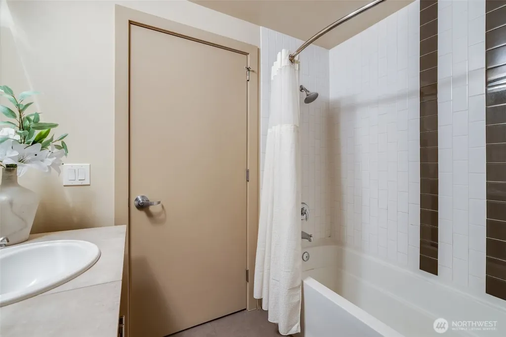 900 Lenora Street Seattle WA 98121