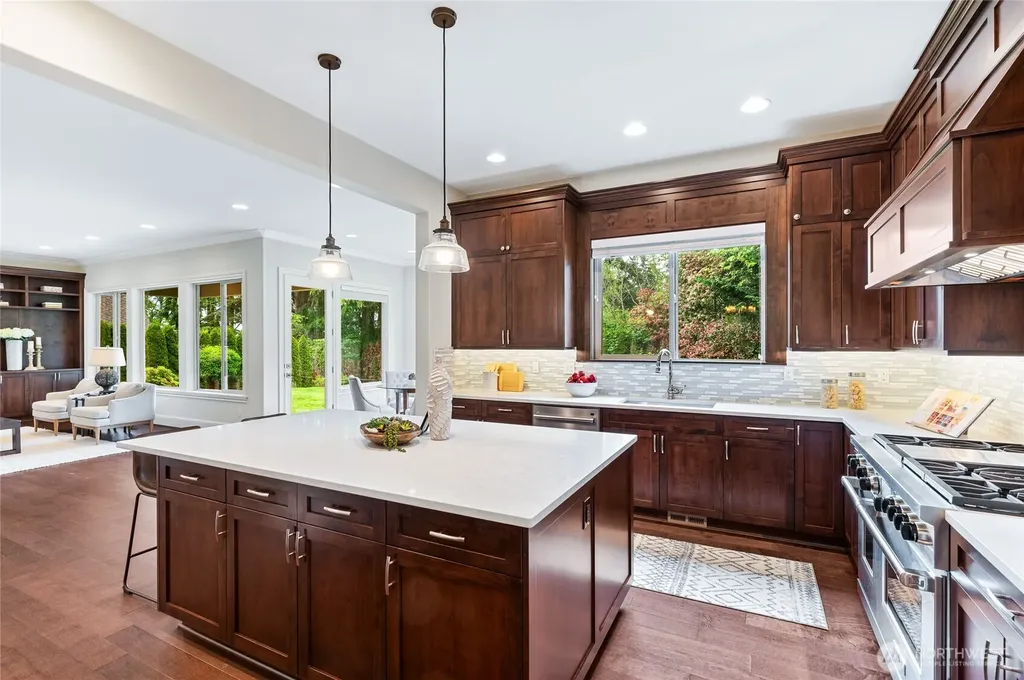 9827 NE 20th Street Bellevue WA 98004