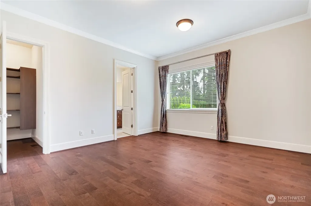 9827 NE 20th Street Bellevue WA 98004