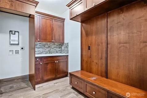 9827 NE 20th Street Bellevue WA 98004