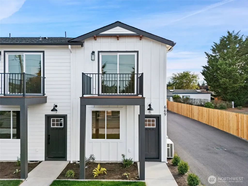 669 W Hendrickson Sequim WA 98382