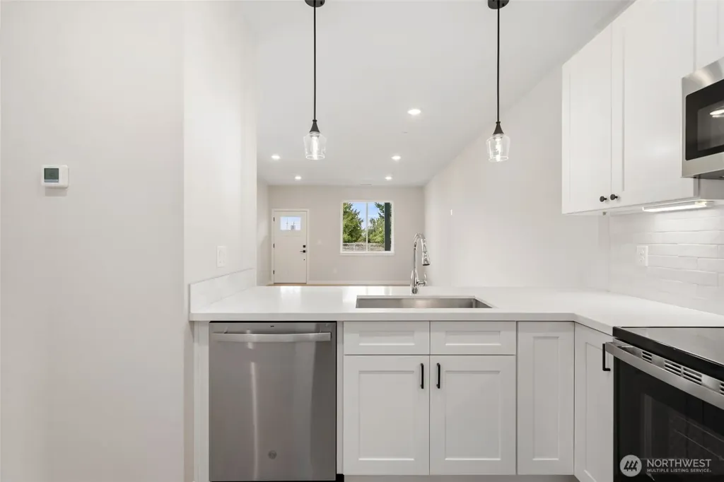 669 W Hendrickson Sequim WA 98382