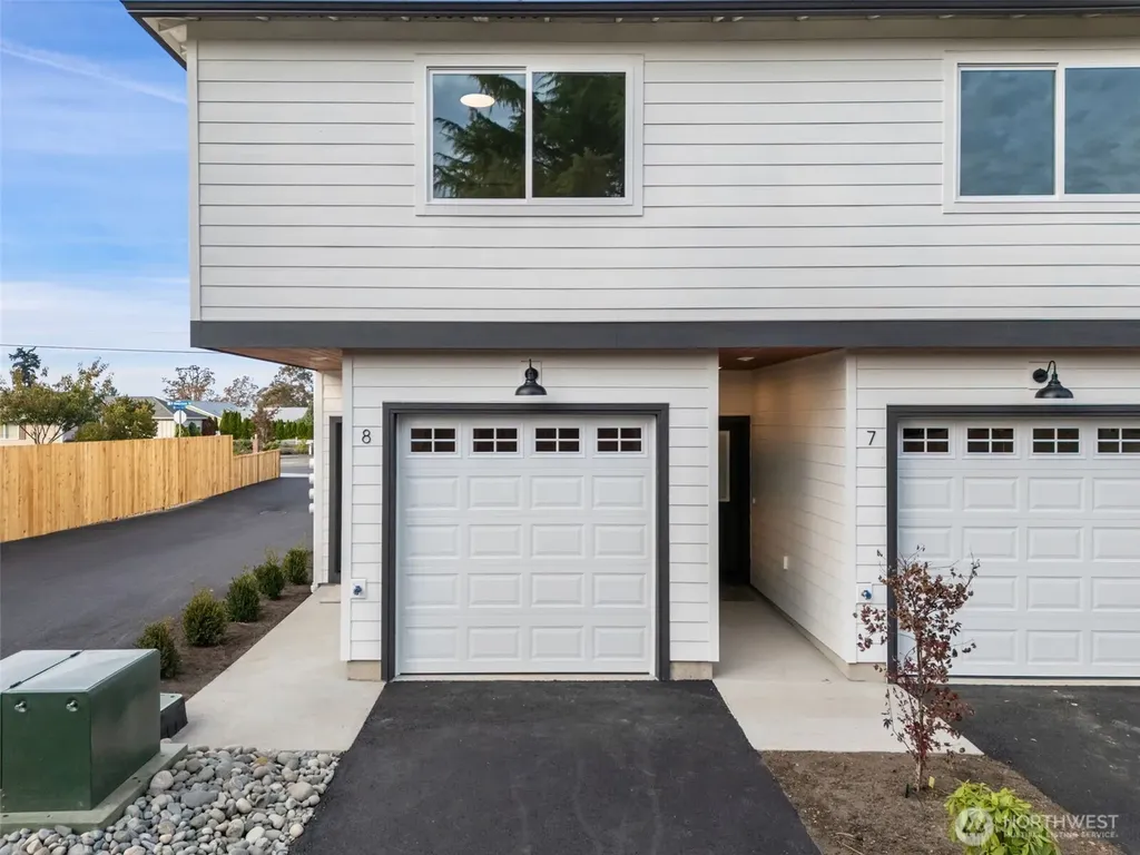 669 W Hendrickson Sequim WA 98382