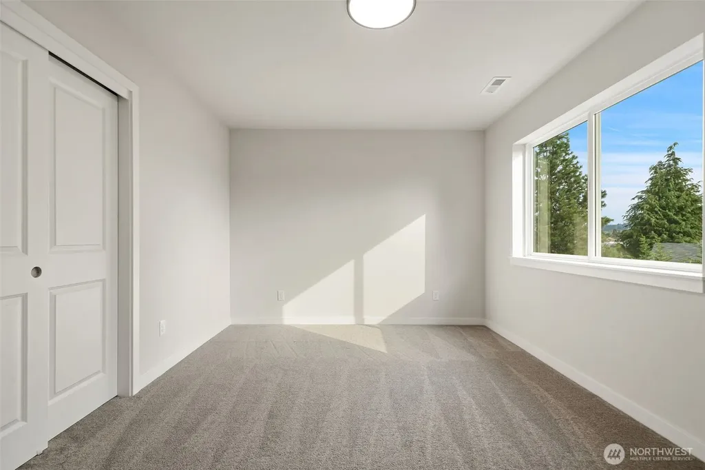 669 W Hendrickson Sequim WA 98382