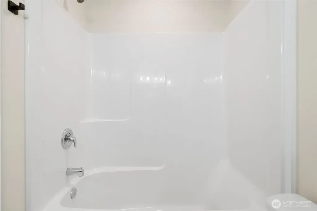669 W Hendrickson Sequim WA 98382