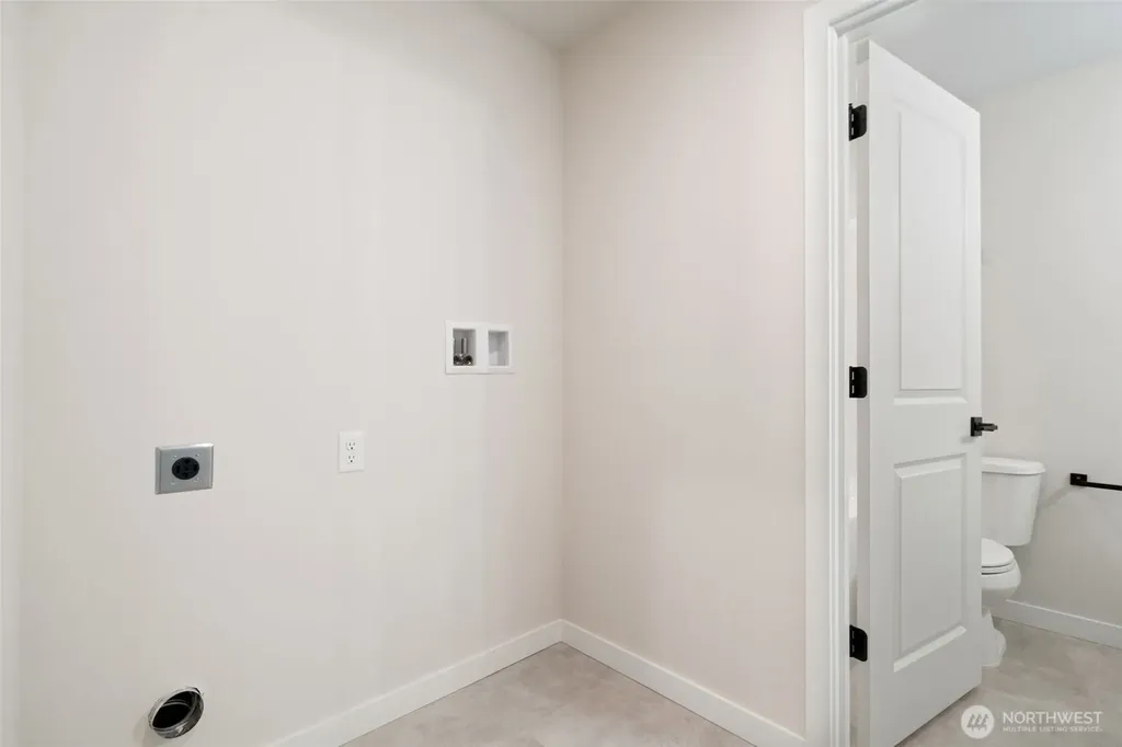 669 W Hendrickson Sequim WA 98382
