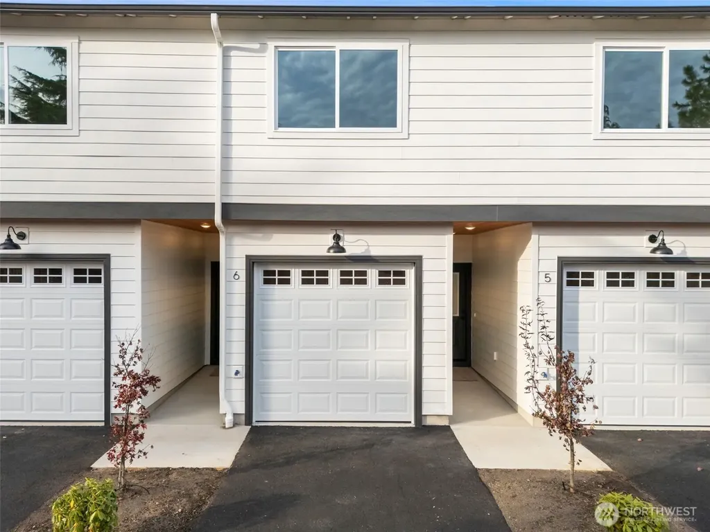 669 W Hendrickson Sequim WA 98382