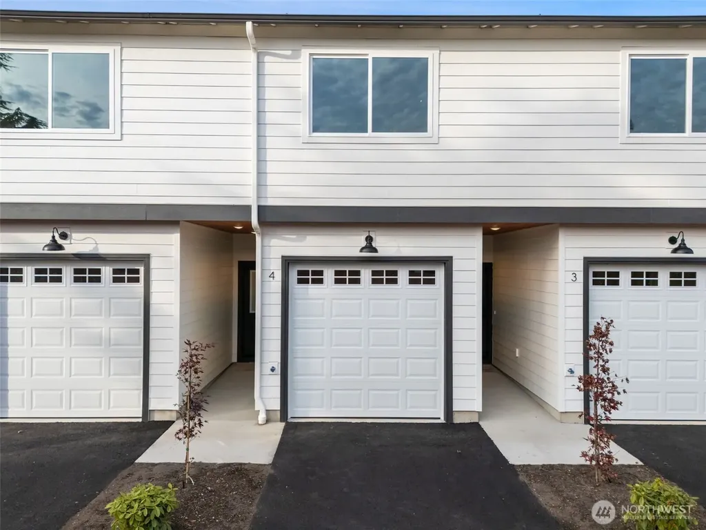 669 W Hendrickson Sequim WA 98382