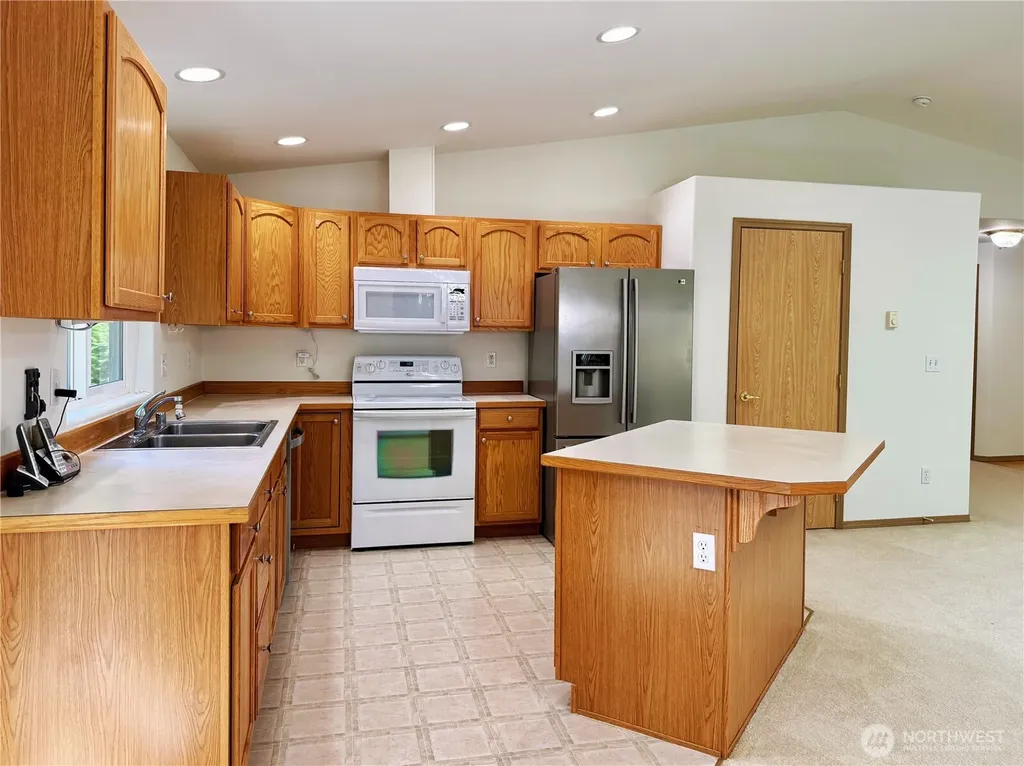 301 Pointes Drive E Shelton WA 98584