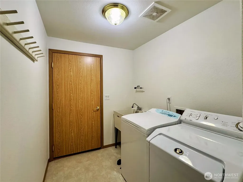 301 Pointes Drive E Shelton WA 98584