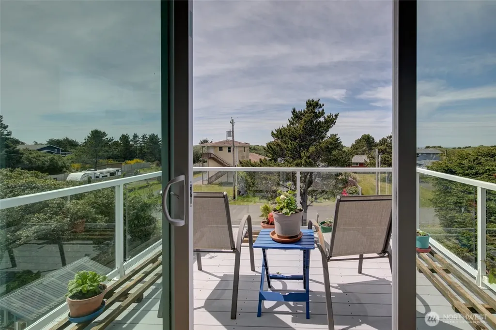 272 Sand Dune Avenue NW Ocean Shores WA 98569
