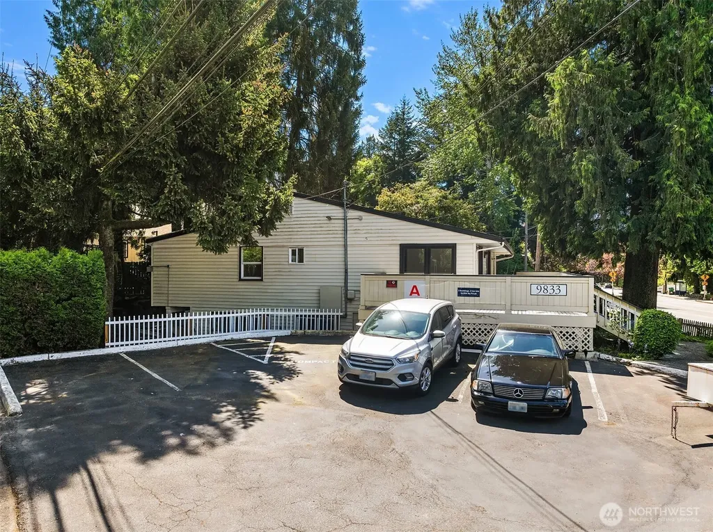 9833 NE 120th Place Kirkland WA 98034