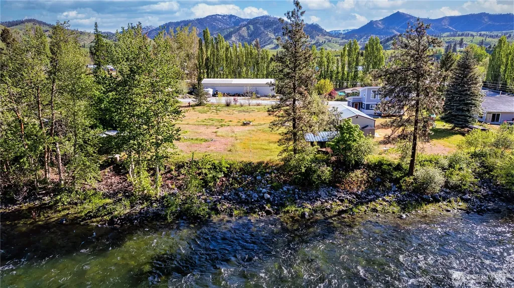 8829 Josephine Avenue Dryden WA 98821