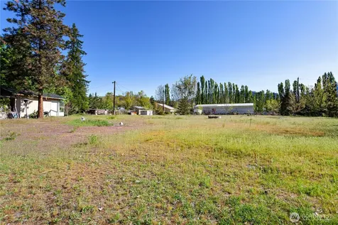 8829 Josephine Avenue Dryden WA 98821