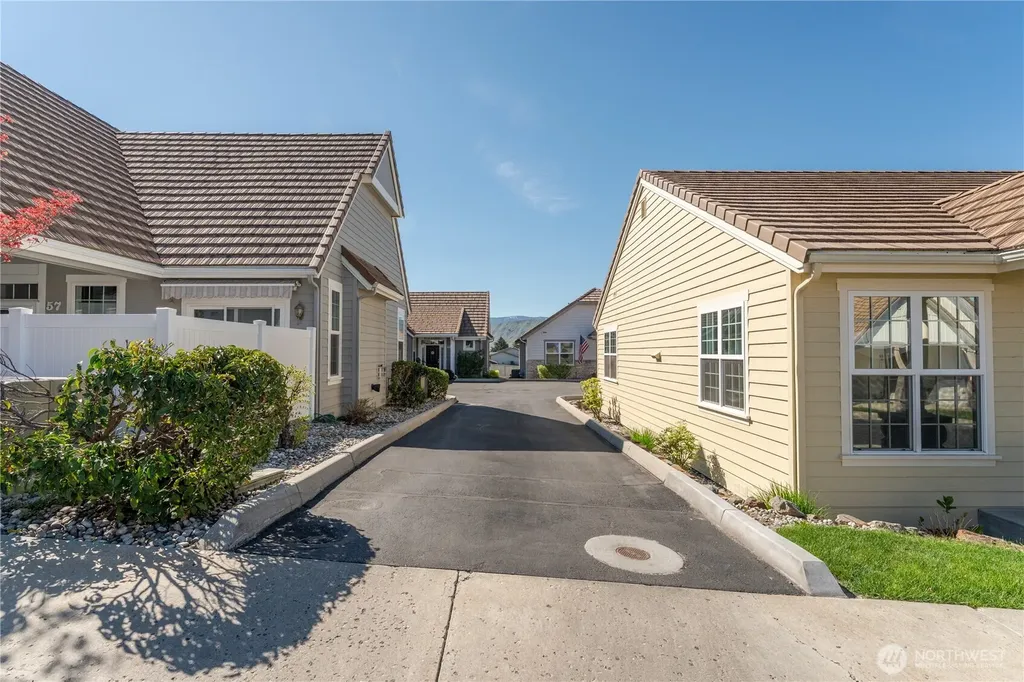 1494 Eastmont East Wenatchee WA 98802