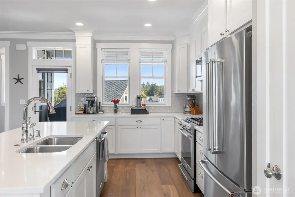 11 Horizon Street Pacific Beach WA 98571