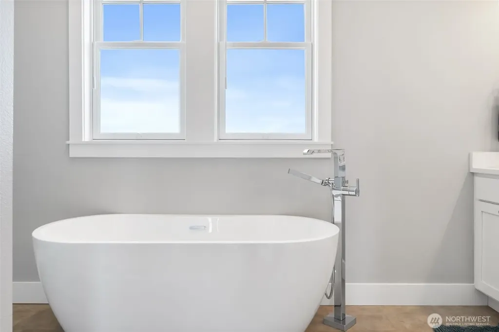 11 Horizon Street Pacific Beach WA 98571
