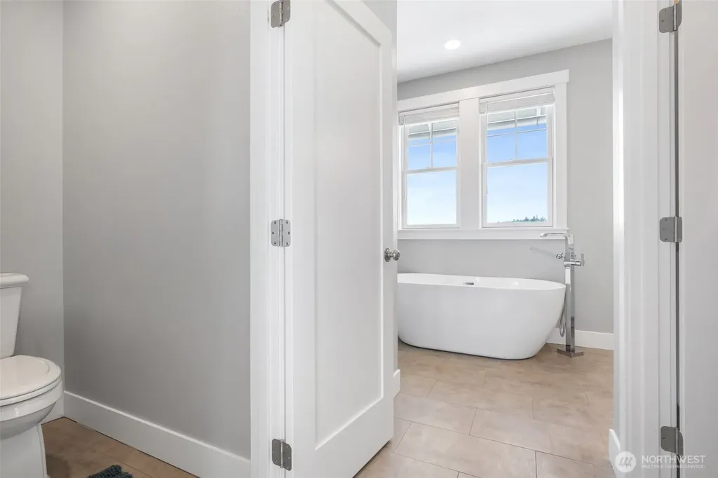 11 Horizon Street Pacific Beach WA 98571