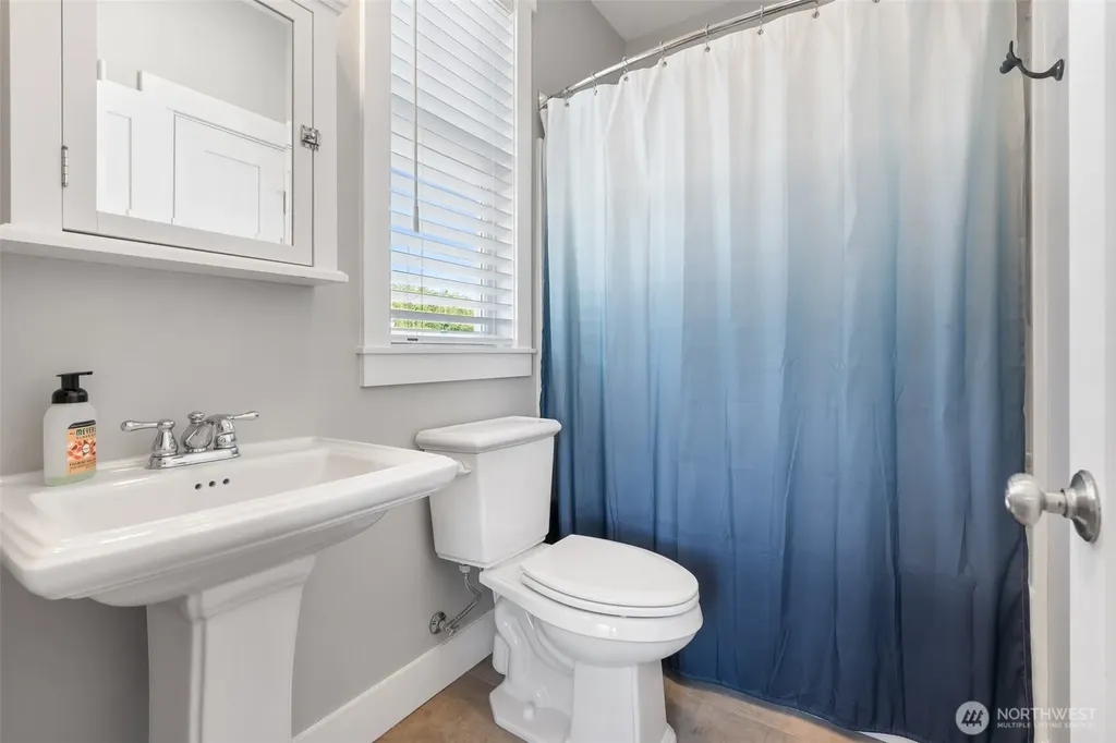 11 Horizon Street Pacific Beach WA 98571
