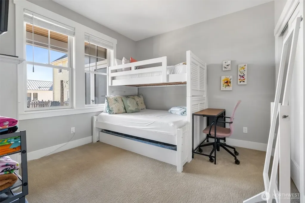 11 Horizon Street Pacific Beach WA 98571