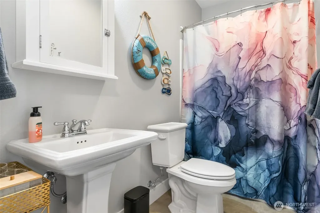11 Horizon Street Pacific Beach WA 98571