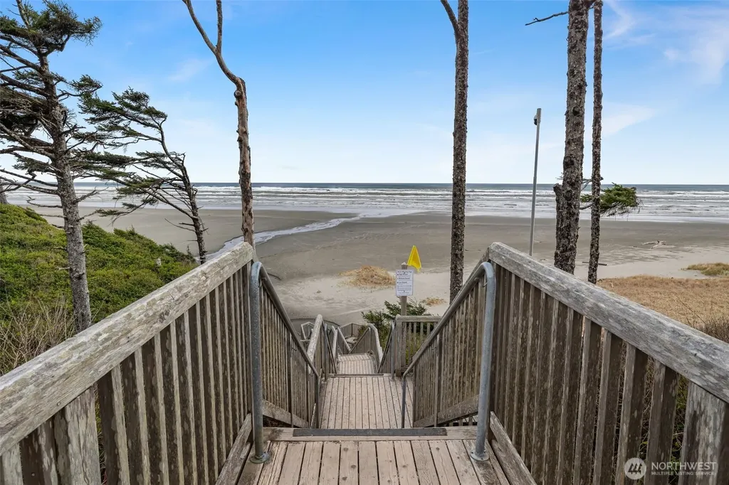 11 Horizon Street Pacific Beach WA 98571