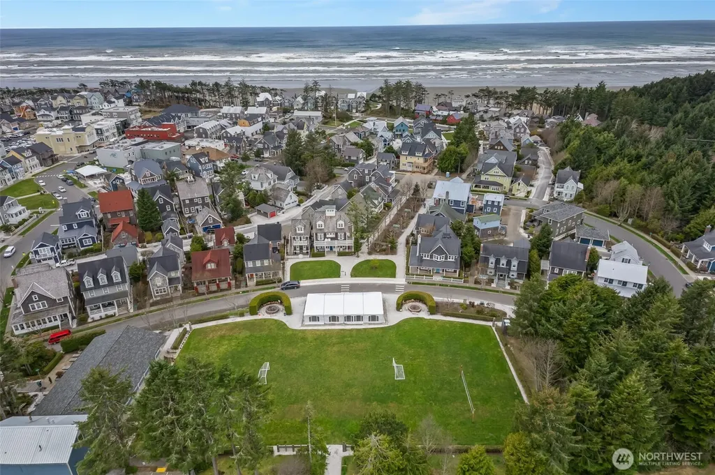 11 Horizon Street Pacific Beach WA 98571