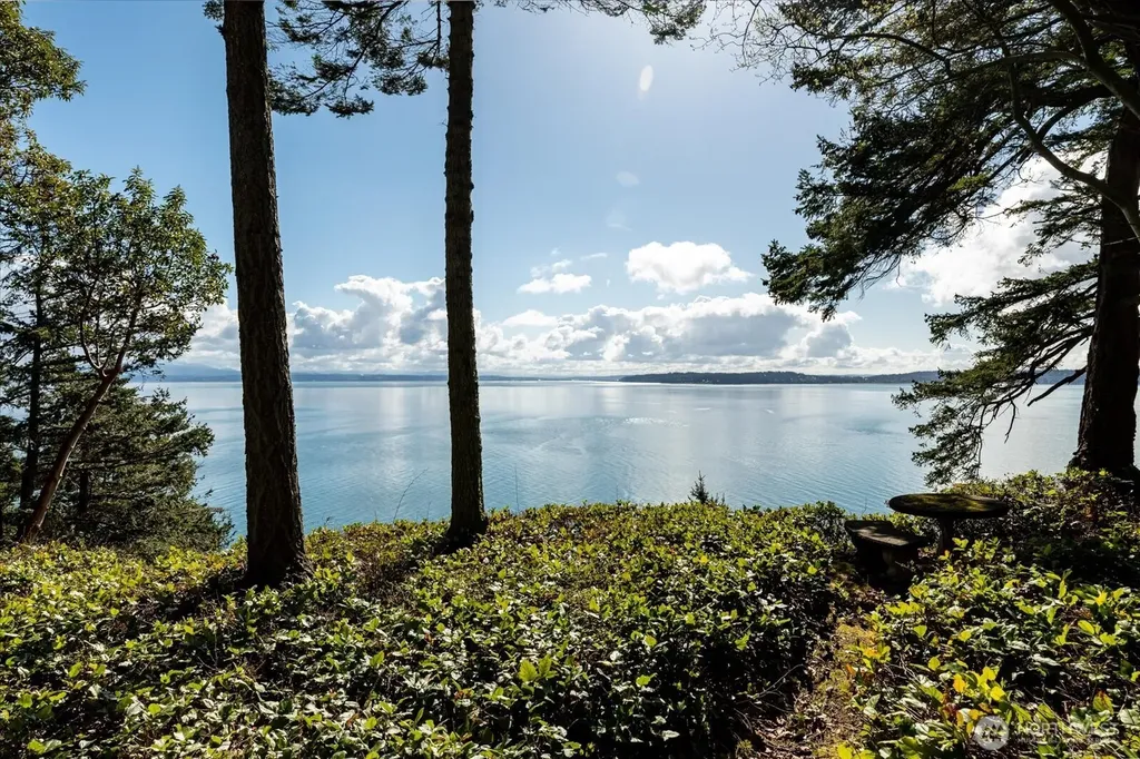 1912 Hunskor Road Oak Harbor WA 98277
