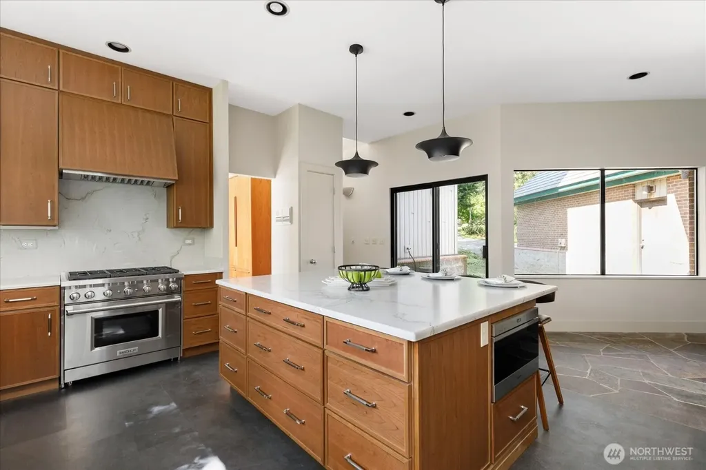 1912 Hunskor Road Oak Harbor WA 98277