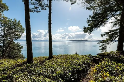 1912 Hunskor Road Oak Harbor WA 98277